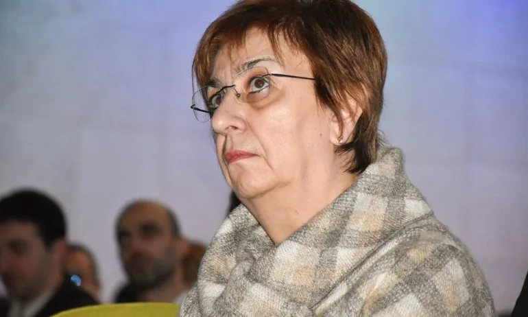 Екатерина Михайлова: Президентът притиска политическите сили - Tribune.bg