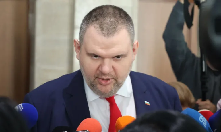 Делян Пеевски внася в НС законопроект, който да задължи правителството да внесе ратификацията за членството в Съвета за мир - Tribune.bg