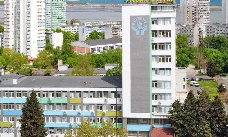 УМБАЛ Бургас за върнатото дете: Оплаквало се е от студени ръце, не е било за прием - Tribune.bg