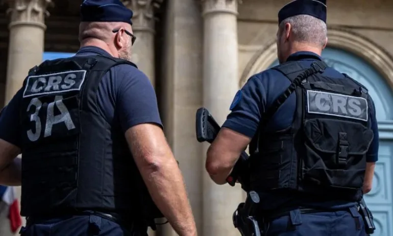 Намериха свински глави пред няколко джамии в Париж - Tribune.bg