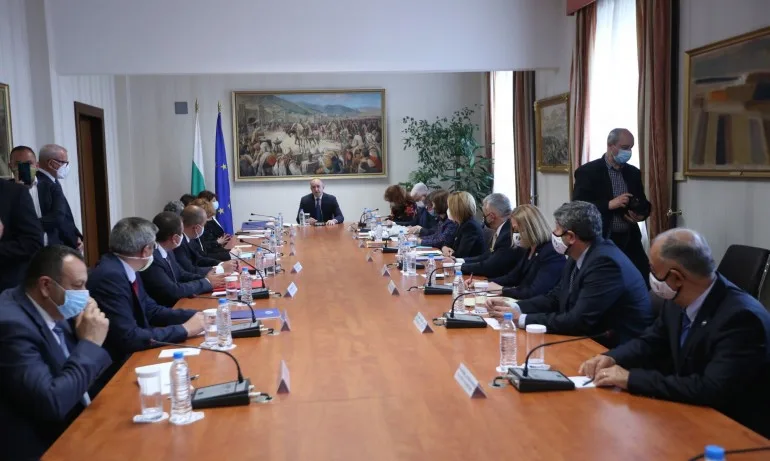 Радев свиква допълнителни консултации за председател на ЦИК на 7 май - Tribune.bg