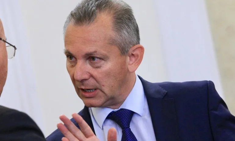 Служебният кабинет обясни, че бившият шеф на ДАНС действа политически пристрастно с отпуск от 123 дни - Tribune.bg