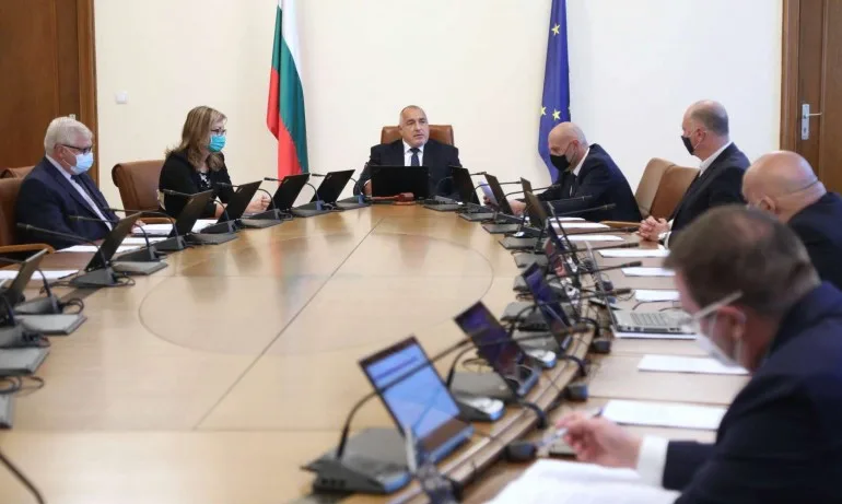 Премиерът разпореди заповедта за маските да е ясна: Ако няма струпване, не е задължително да се слагат - Tribune.bg