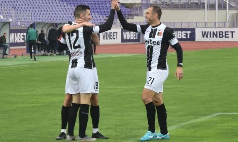 Локо Пд разби Етър с 5:0 пред погледа на Балъков - Tribune.bg