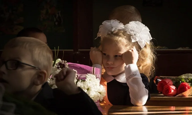 Невролозите препоръчват: Първият учебен час да започва в 9 - Tribune.bg