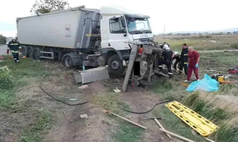 Тежка катастрофа край Бургас. Има двама загинали - Tribune.bg