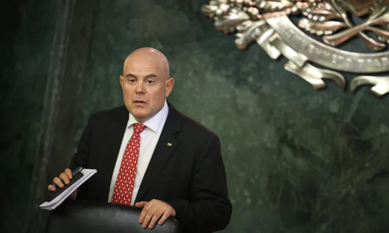 Иван Гешев внася официално искане за освобождаването на Борислав Сарафов във ВСС - Tribune.bg