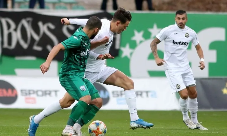 Странен гол помогна на Славия за четвърта поредна победа в елита - Tribune.bg