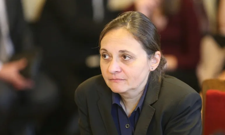 Жени Начева: Категорично няма да променяме основния здравен пакет - Tribune.bg