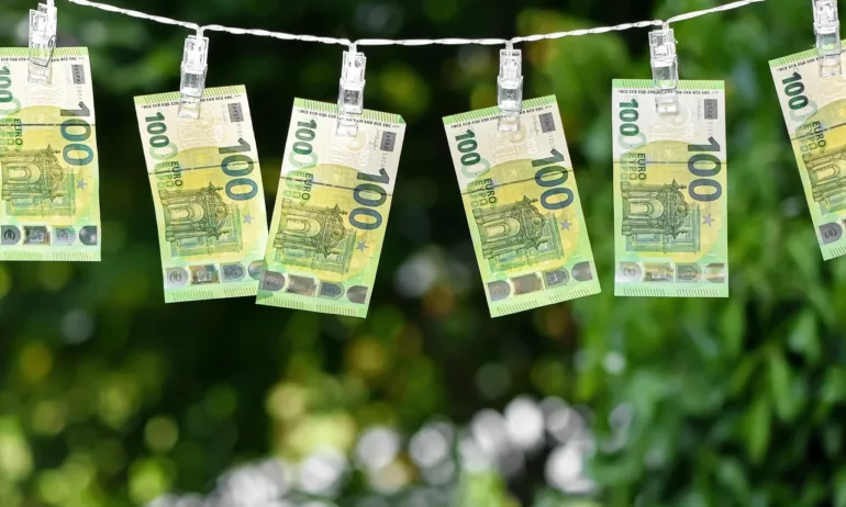 Прокуратурата в Пловдив обвини 4-ма мъже в пране на пари чрез еротични модели - Tribune.bg