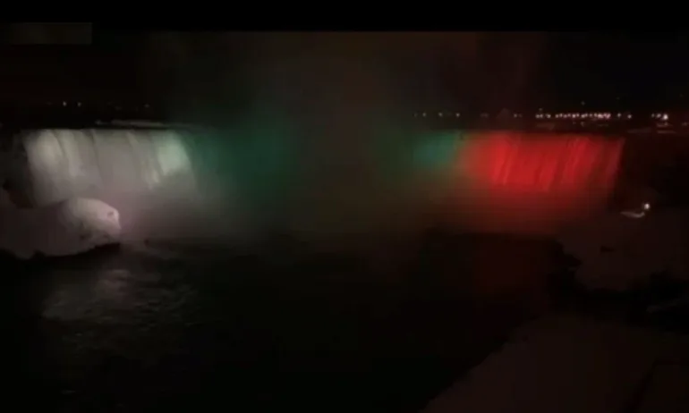 Ниагарският водопад грейна в цветовете на българското знаме по случай 3 март - Tribune.bg