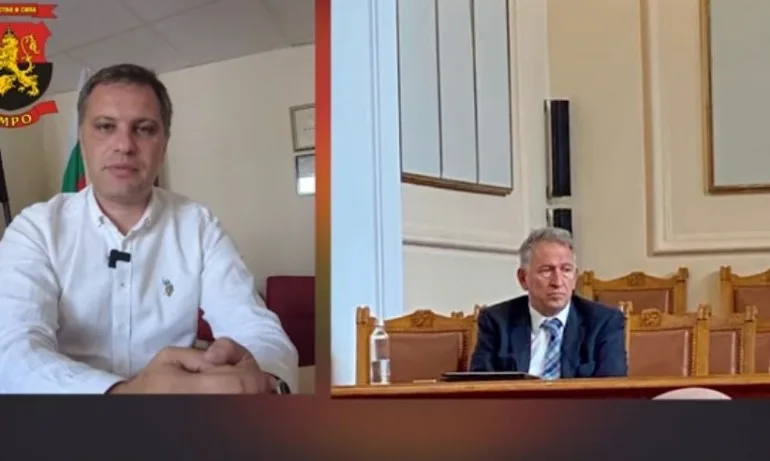 Александър Сиди сезира СРЗИ за ходенето на Кацаров без маска в НС - Tribune.bg