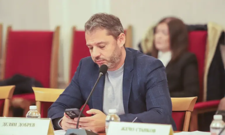 Делян Добрев: Да приемем бежанци само срещу въздушен Шенген си е национално предателство - Tribune.bg