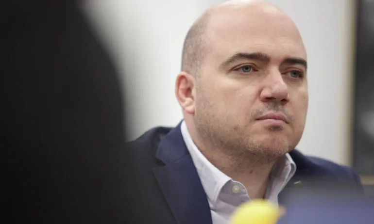 Служебният министър на туризма: Авиолинията до Скопие бе икономически необоснована, затова я спряха - Tribune.bg