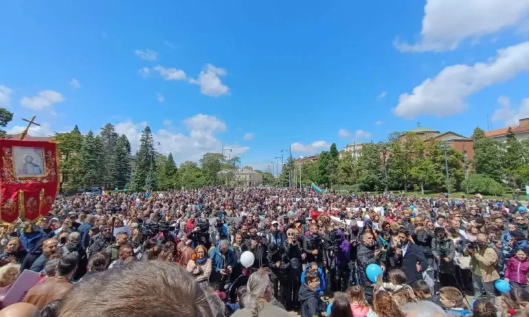 Шествие в защита на въвеждане на предмет Религия и морал в училищата - Tribune.bg