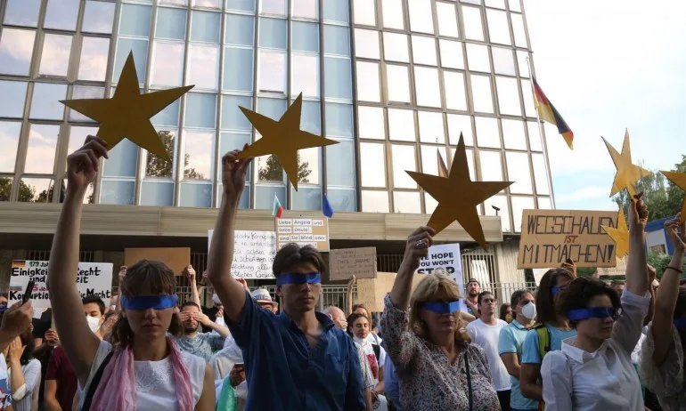 Подготовка за властта: Протестъри вече правят списъци с гербави подлизурковци - Tribune.bg