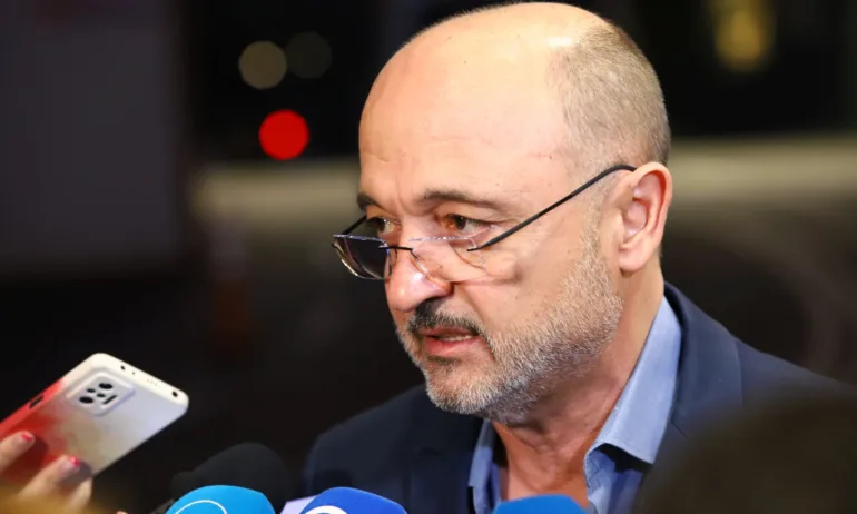 Никой не казал на министъра за случая със сменените бебета - Tribune.bg