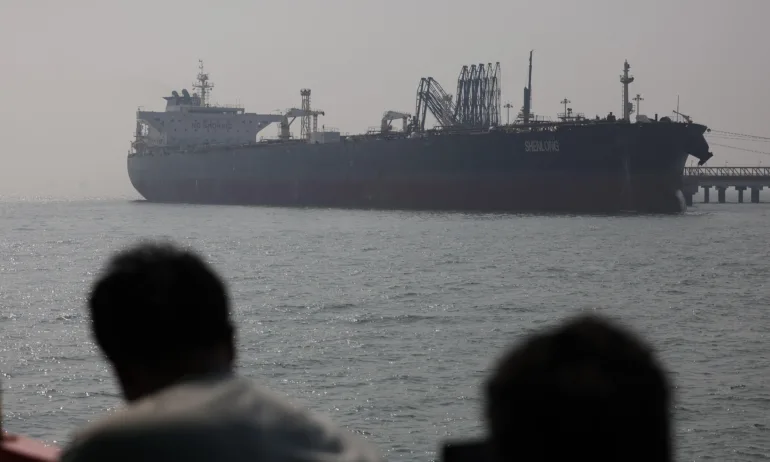 Тръмп призова пет държави да охраняват Ормузкия проток на фона на ескалацията с Иран - Tribune.bg