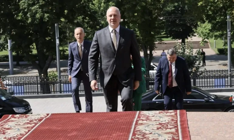 Желязков отговори на Радев: Няма да коментирам от Кишинев пловдивски сказки - Tribune.bg