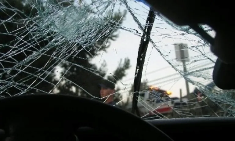 Тежка катастрофа затвори пътя за Гърция - Tribune.bg