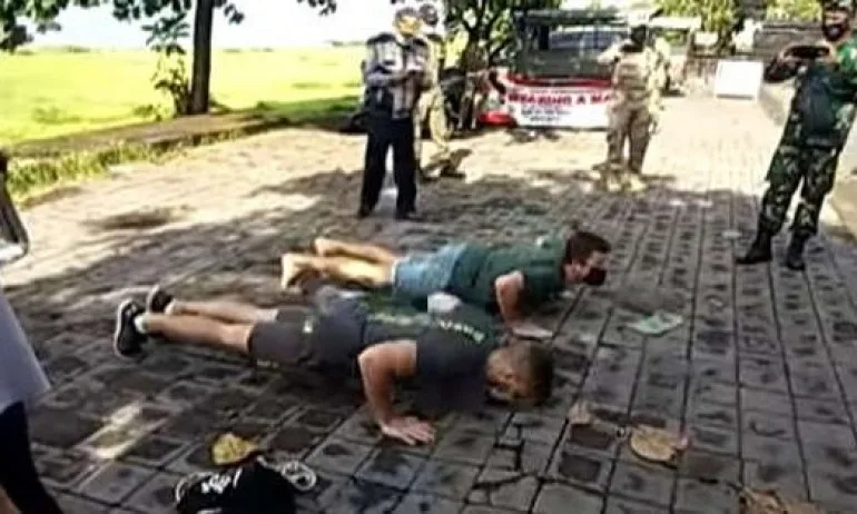 С лицеви опори наказват чужденци без маски на остров Бали - Tribune.bg