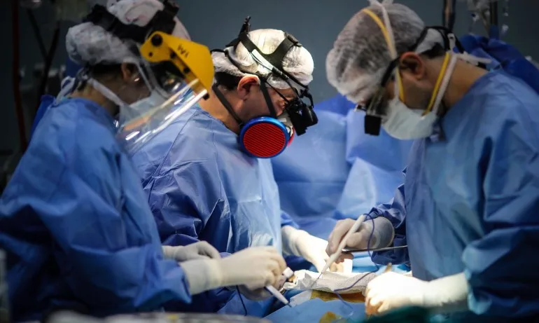 Първа успешна трансплантация на орган от прекарал Covid пациент - Tribune.bg