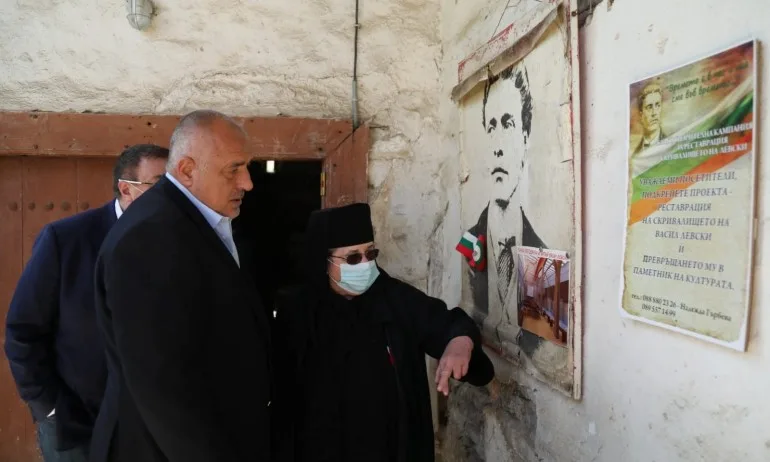 Премиерът пое ангажимент да продължи реставрацията на Мулдавския манастир Св. Петка - Tribune.bg