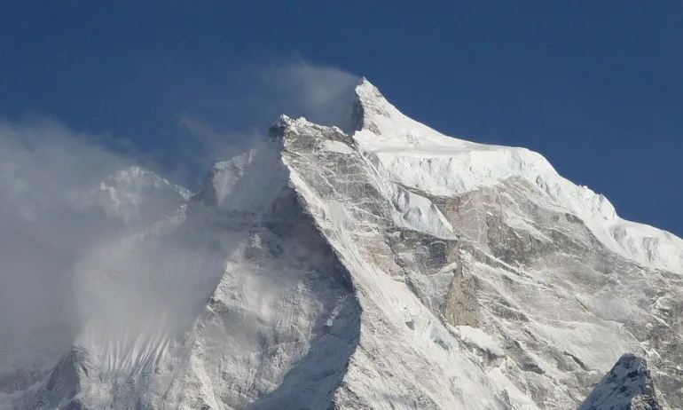 Еверест – екскременти, разлагащи се трупове и тонове боклуци - Tribune.bg