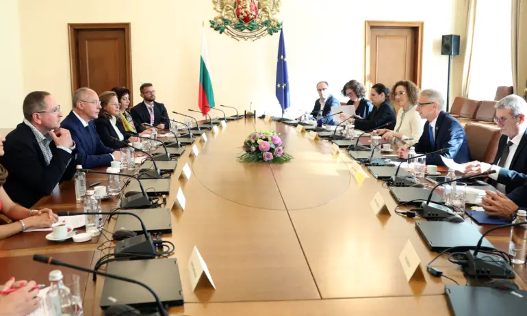 Денков на среща със Станишев: Мерките в борбата с демографската криза вече дават първи резултати - Tribune.bg