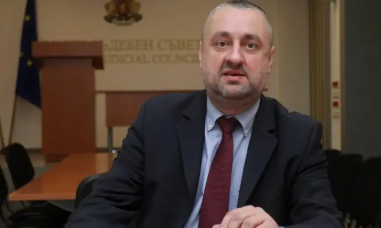 Ясен Тодоров: Антикорупционният закон на кабинета Петков, е опасен за България - Tribune.bg