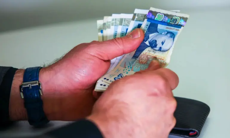 Тренд: 73% от българите не успяват да спестяват нищо - Tribune.bg