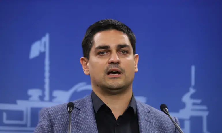 Заради неудобни въпроси: Радостин Василев съди журналиста Николай Караколев - Tribune.bg