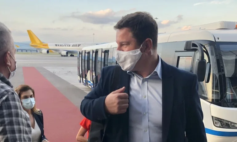 Новият британски посланик пристигна в София - Tribune.bg