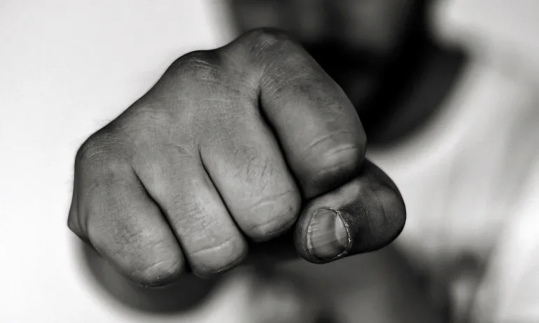 Клиент на такси преби пешеходец в ж.к. Студентски град след забележка - Tribune.bg