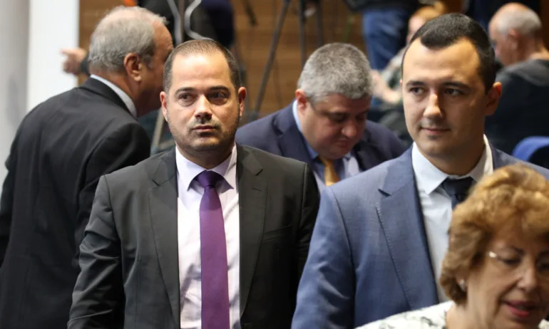 Калин Стоянов: Около Радев има хора, които печелят обществени поръчки и кешовете - Tribune.bg