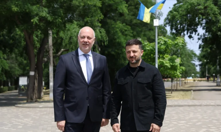 Желязков, украинският президент Зеленски и лидери от Югоизточна Европа поднесоха цветя на Алеята на героите в Одеса - Tribune.bg