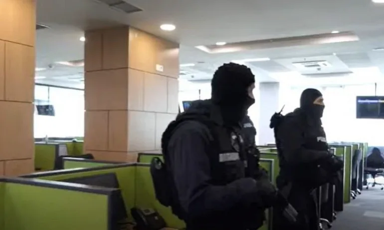 Арести в кол центрове заради измами (ВИДЕО) - Tribune.bg