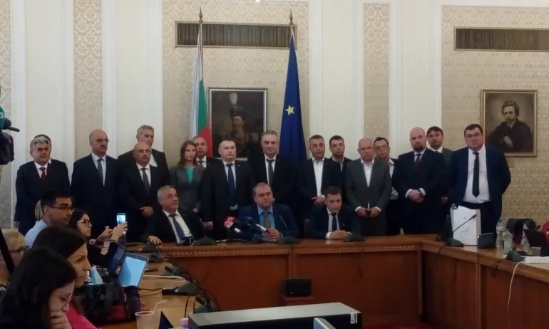 Обединени патриоти готови да напуснат управленската коалиция заради доброволческите отряди - Tribune.bg