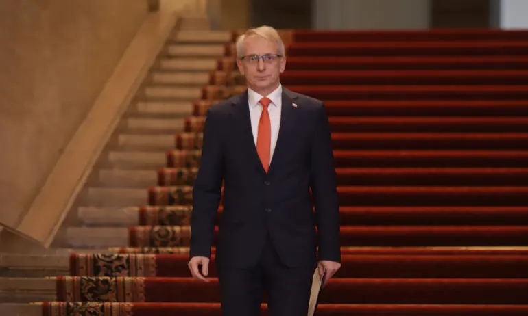 Денков вижда комбинация от верни факти с неверни допускания по темата с Лукойл - Tribune.bg