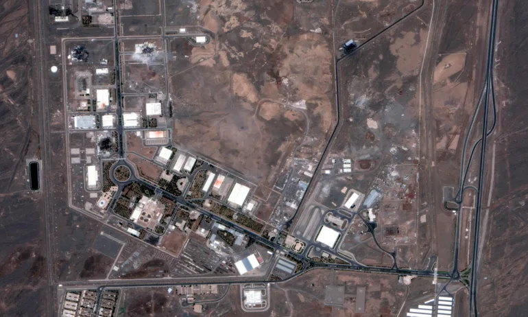 Иран съобщава за нова атака на САЩ и Израел срещу съоръжението за обогатяване в Натанз - Tribune.bg