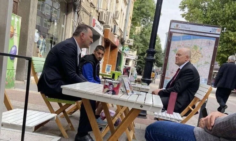 Забелязано в Пловдив: Гешев пие кафе с Митко Чорапа - Tribune.bg