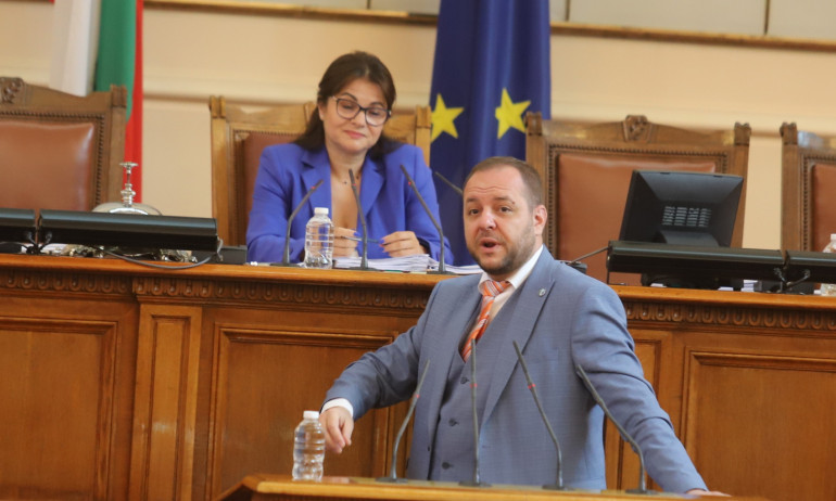 Сандов се гордее, че е в кабинета, но… тази седмица ще го няма – болен от ковид - Tribune.bg