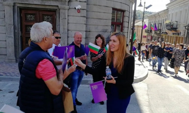 Ангелкова: 15% повече са българските туристи, компенсират спада на чужденците - Tribune.bg