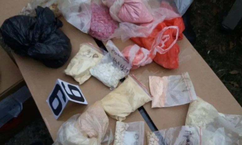Гешев: Разбита е престъпна група, иззети са над 200 кг дрога (СНИМКИ) - Tribune.bg