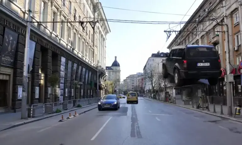 Засмукани от Космоса: Спаси София вдига коли и спирки във въздуха, за да ремонтира Раковска - Tribune.bg