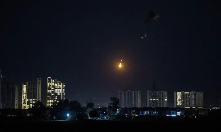 Напрежение в Ирак: Атакувано е американското посолство в Багдад - Tribune.bg