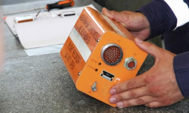 След близо три месеца, черната кутия на падналия в Черно море МиГ-29 заминава за Русия - Tribune.bg