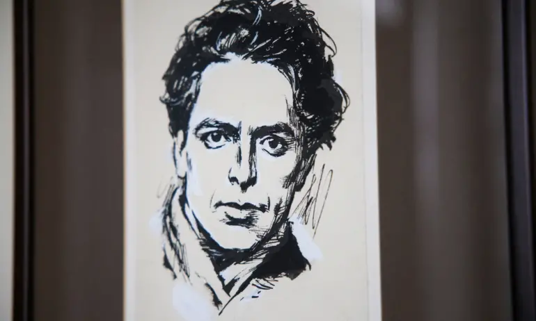 Матурата по БЕЛ: Приказка за стълбата на Смирненски или есе Мълчанието - сила или безсилие - Tribune.bg