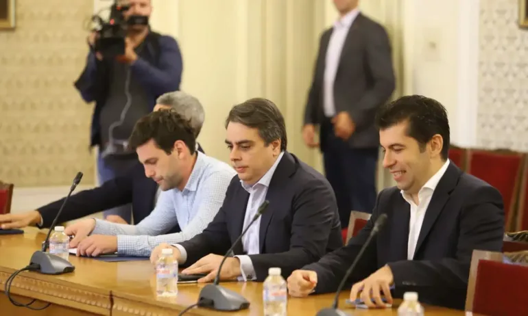 Кликата на Промяната е проклятие за България - Tribune.bg