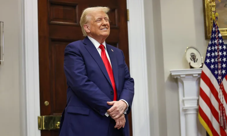 Тръмп и Мъск влизат във Форт Нокс, за да се проверят дали златният резерв не е откраднат - Tribune.bg